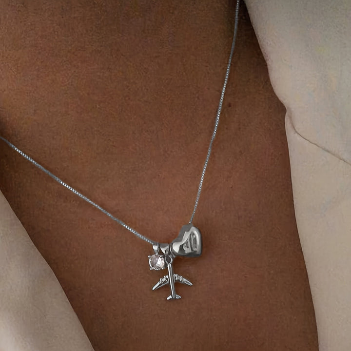 Linda | Minimalistisches Halsband mit Flugzeuganhänger und zartem Stil