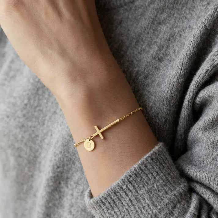 Elodryn | Heilige Initialenarmband – Personalisierte Kreuz
