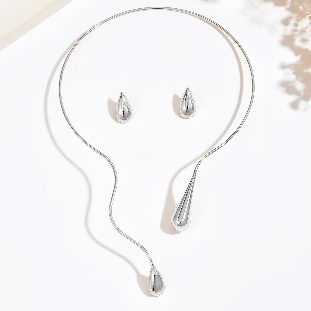 Taliah | Set Elegante aus Halskette und Ohrringen mit asymmetrischem Tropfendesign