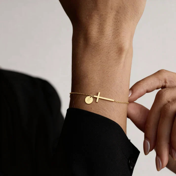 Elodryn | Heilige Initialenarmband – Personalisierte Kreuz
