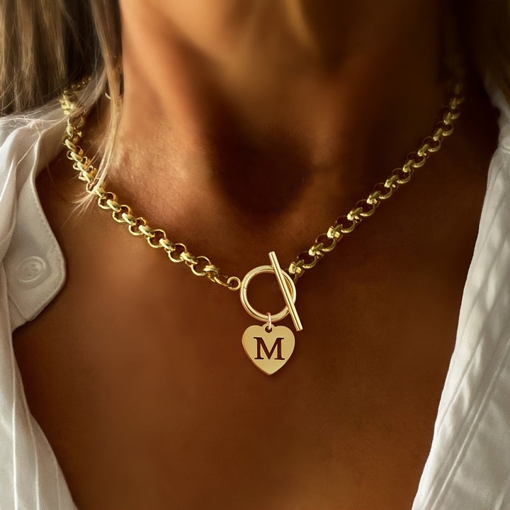 Maribel | Modischer, farbenfroher Herz-Hollow Initial Anhänger mit Kettenverschluss
