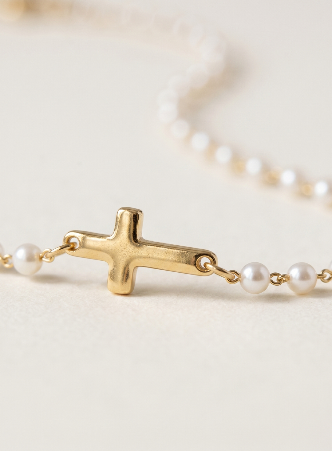 Marirae | Halskette mit Kreuz und Perlen
