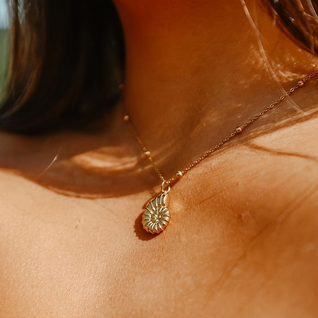 Marlena | Perlenhalskette mit Muschel und maritimem Anhänger im Sommerstil