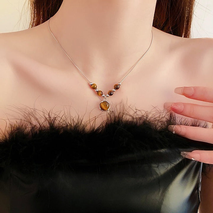 Lucia | Tigerauge-Halskette mit Rundanhänger und zeitloser Eleganz
