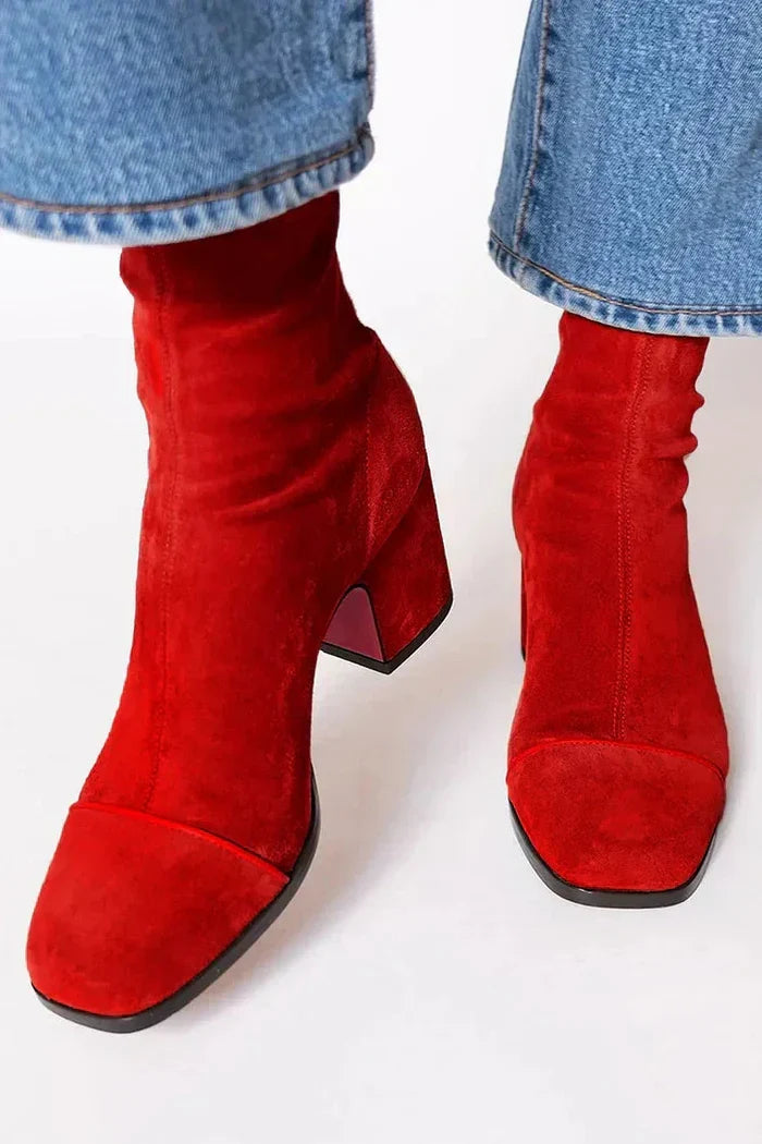 Calíra | Schicke Wildleder-Stiefelette mit niedrigem Blockabsatz