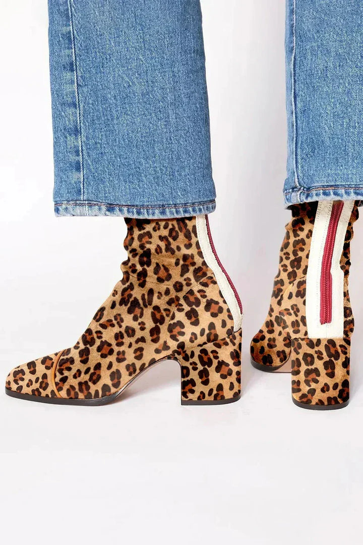 Calíra | Schicke Wildleder-Stiefelette mit niedrigem Blockabsatz