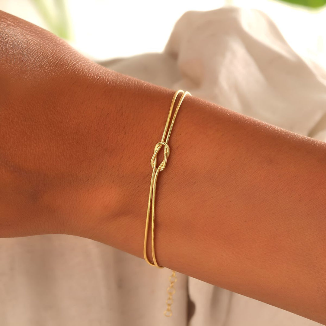 Coravanté | Personalisierbares Knotarmband mit elegantem Touch