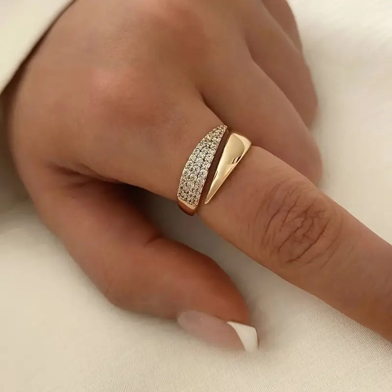 Coralisse | Minimalistischer goldener Ring mit elegantem Touch