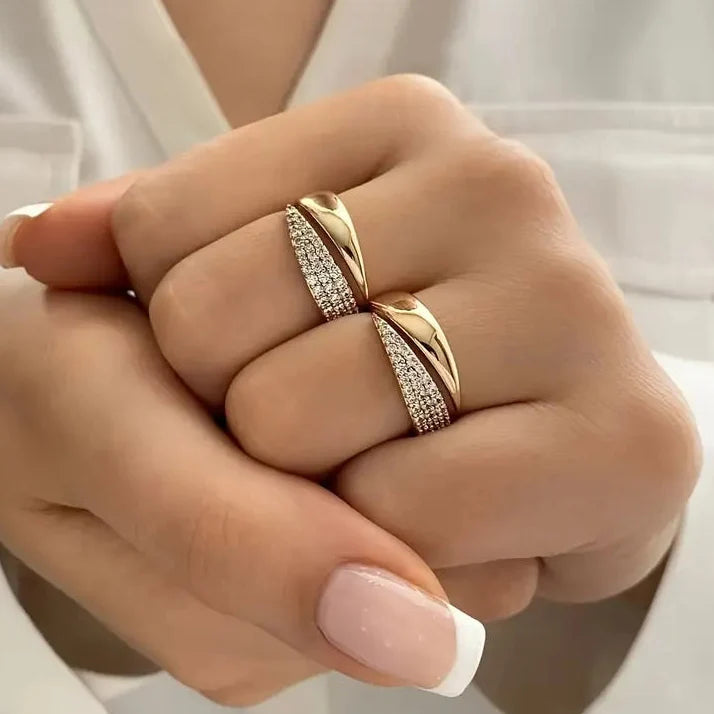 Coralisse | Minimalistischer goldener Ring mit elegantem Touch