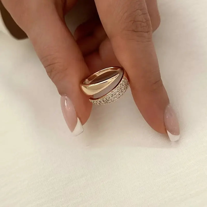 Coralisse | Minimalistischer goldener Ring mit elegantem Touch