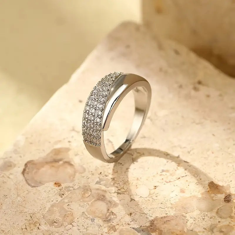 Coralisse | Minimalistischer goldener Ring mit elegantem Touch