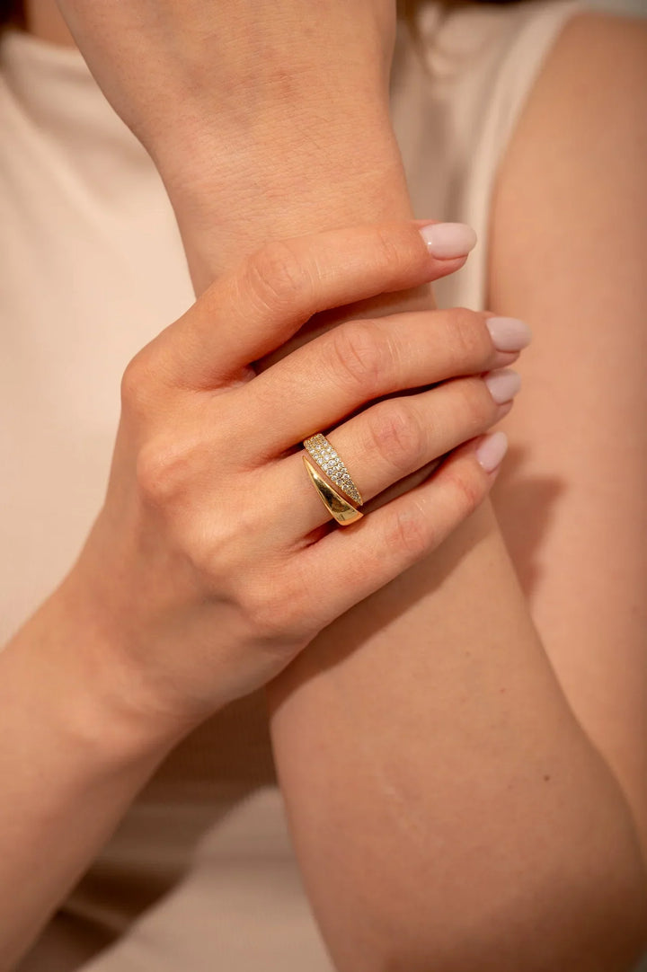 Coralisse | Minimalistischer goldener Ring mit elegantem Touch