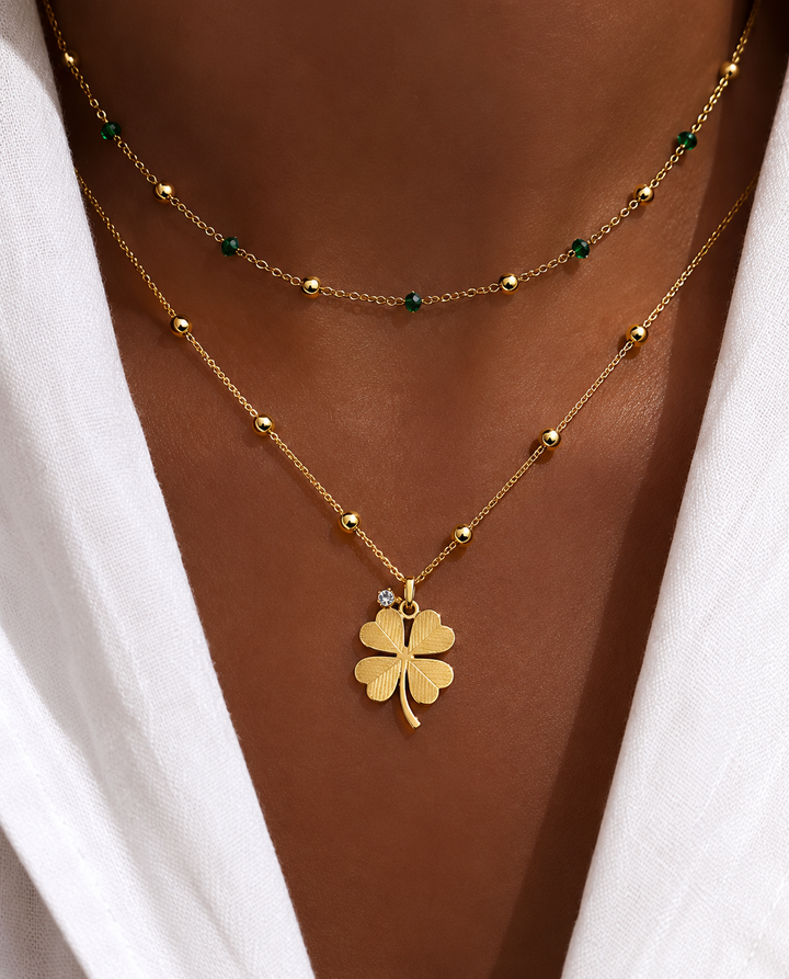 Xyla | Elegantes goldfarbene Stahlkleeblatt-Halskette