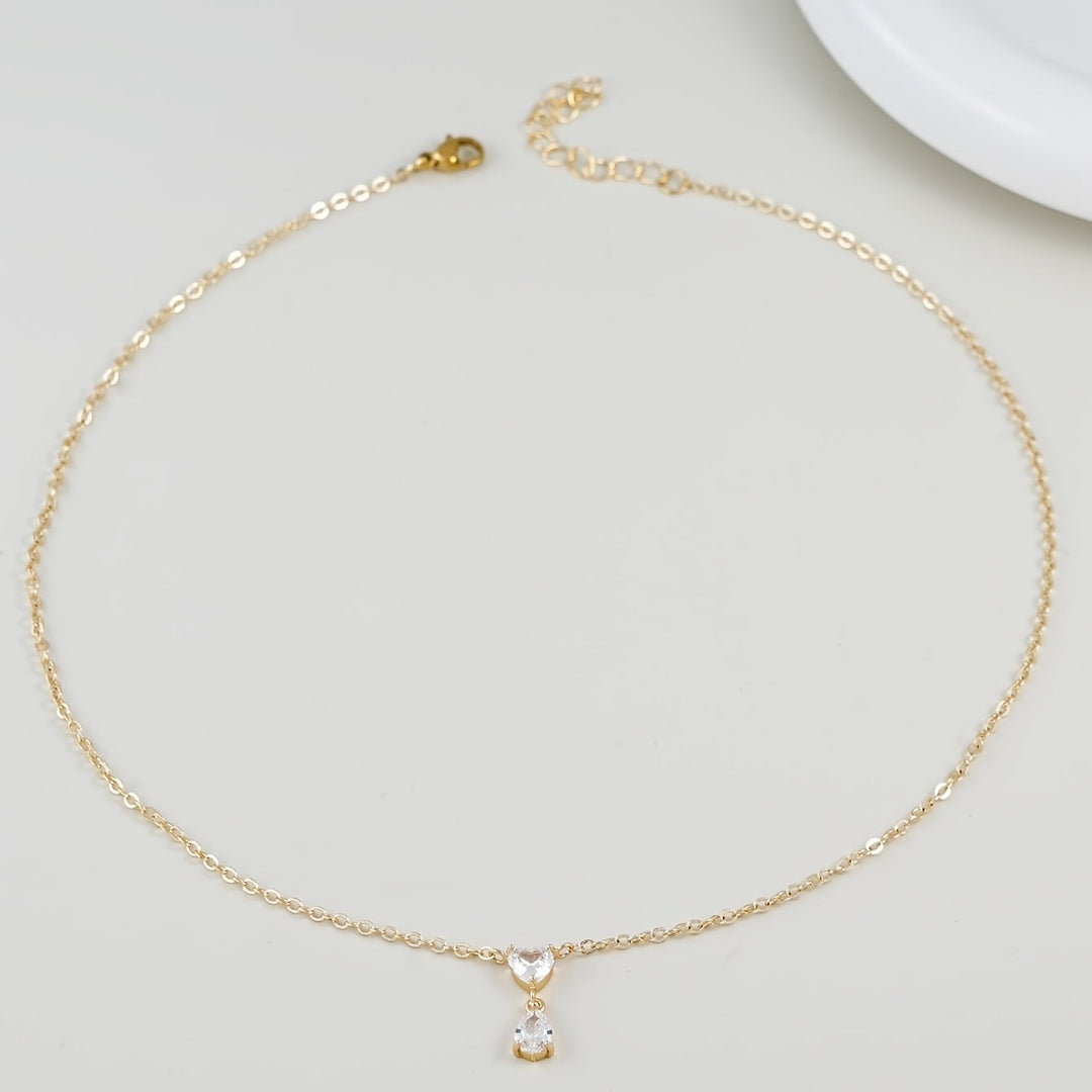 Linda | Minimalistisches Halsband mit Flugzeuganhänger und zartem Stil