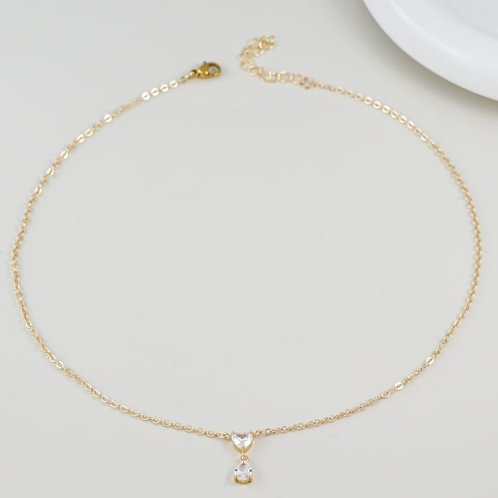 Linda | Minimalistisches Halsband mit Flugzeuganhänger und zartem Stil