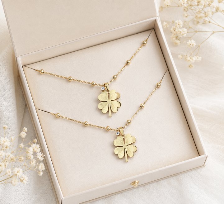 Xyla | Elegantes goldfarbene Stahlkleeblatt-Halskette