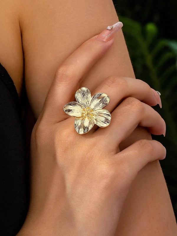 Greylee | Goldring mit eleganten Blumen und romantischem Touch